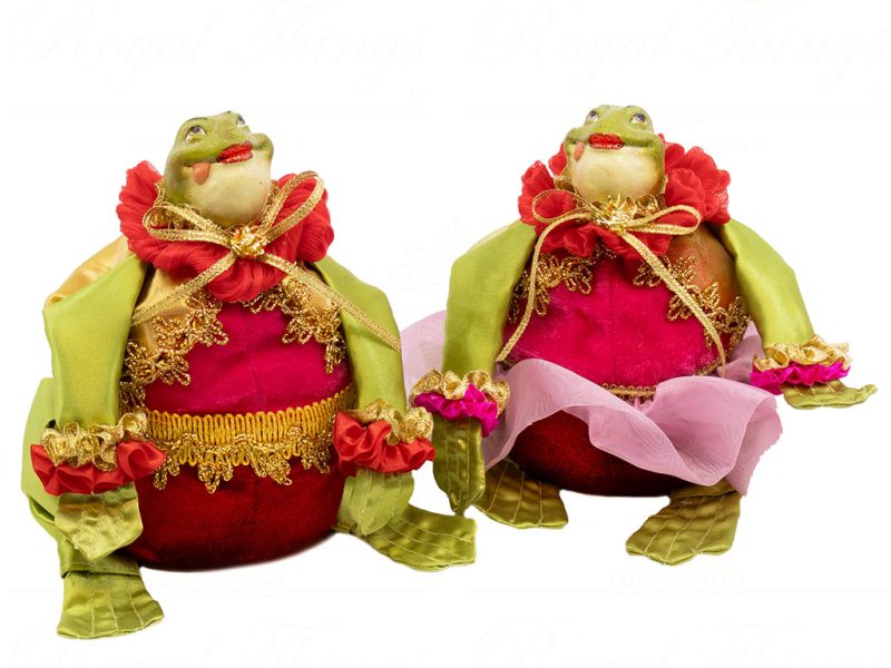 B 30112 Goodwill Christmas Decorative Items Teatime Alice Frog Beanbag Red Green Gold