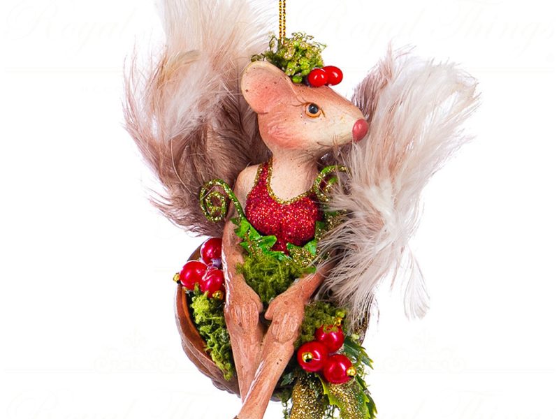 B 86401 Goodwill Christmas Ornaments Enchanted Woods Mouse Girl In Nut Ornament Green Red Brown. Ajpg