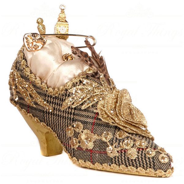 Goodwill Christmas Decorative Items Red Black Gold Royal Tartan Pincushion Shoe B93205 Black