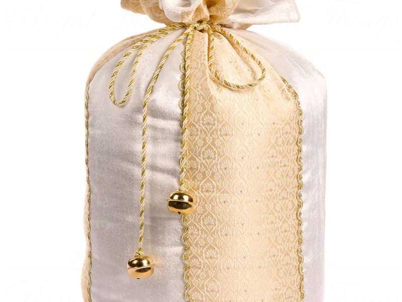 J 57060 Goodwill Christmas Decorative Items The Sun King Gift Bag Tabletop Gold Creme