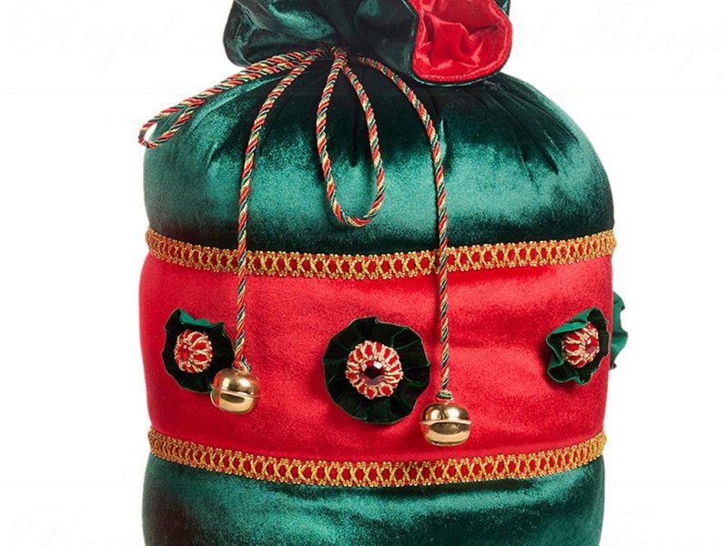 J 57258 Goodwill Christmas Decorative Items Family Feast Gift Bag Tabletop Red Green Green