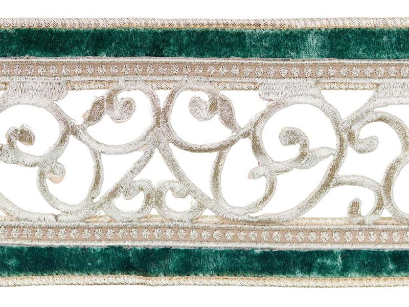 L 36527 Christmas Decorative Items Velvet Dupion Open Swirl Trim Ribbon Green Silver Cream