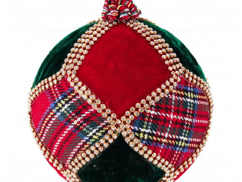 L 36572 Goodwill Christmas Balls Velvet Tartan Jewel Net Ball Red Green